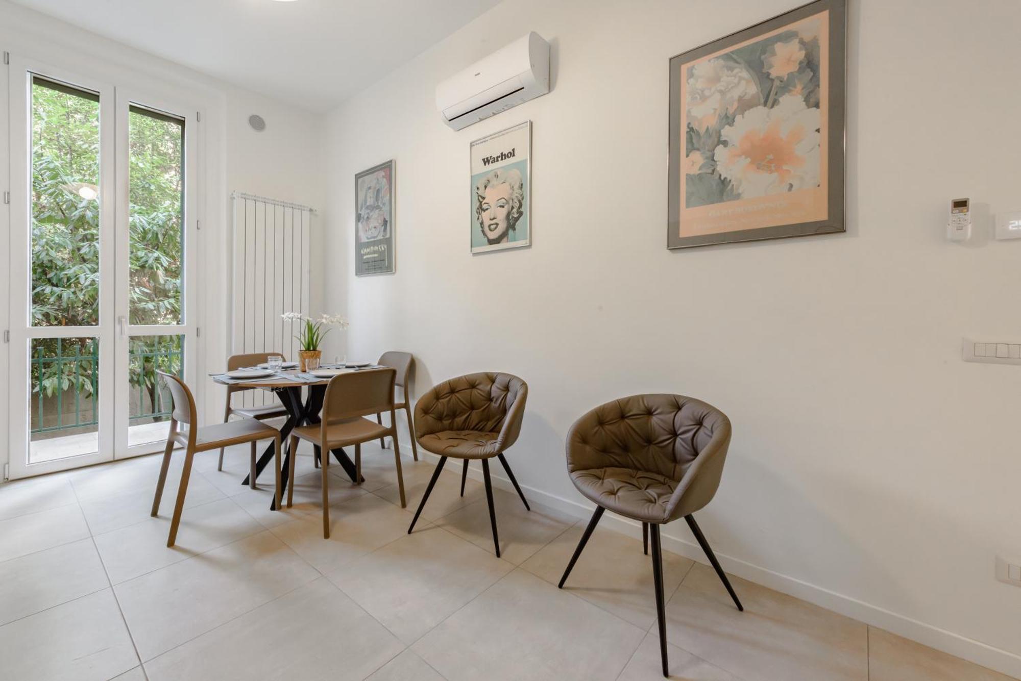 Napoleone - New Near Historic Center