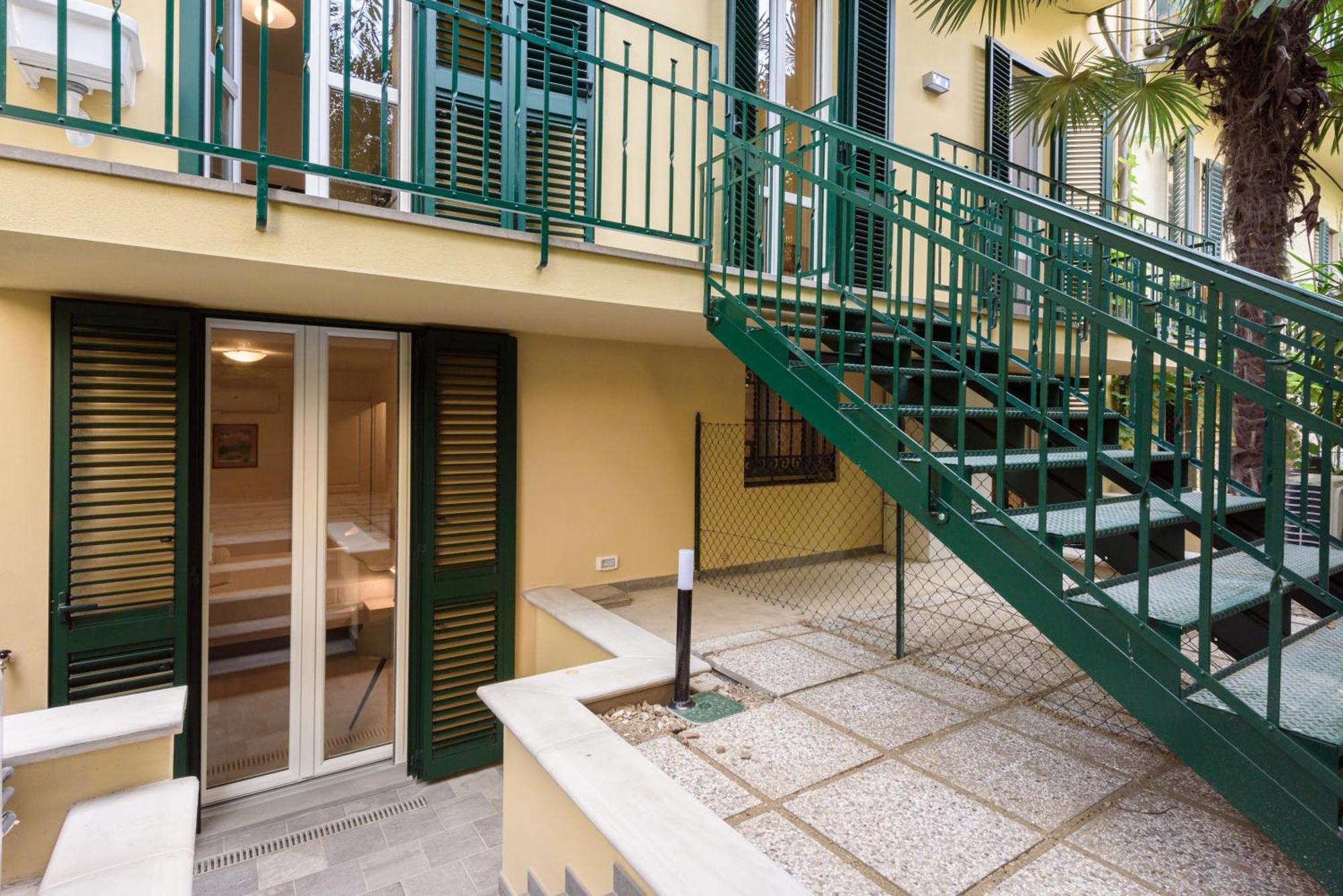 Apartment Napoleone - New Near Historic Center *