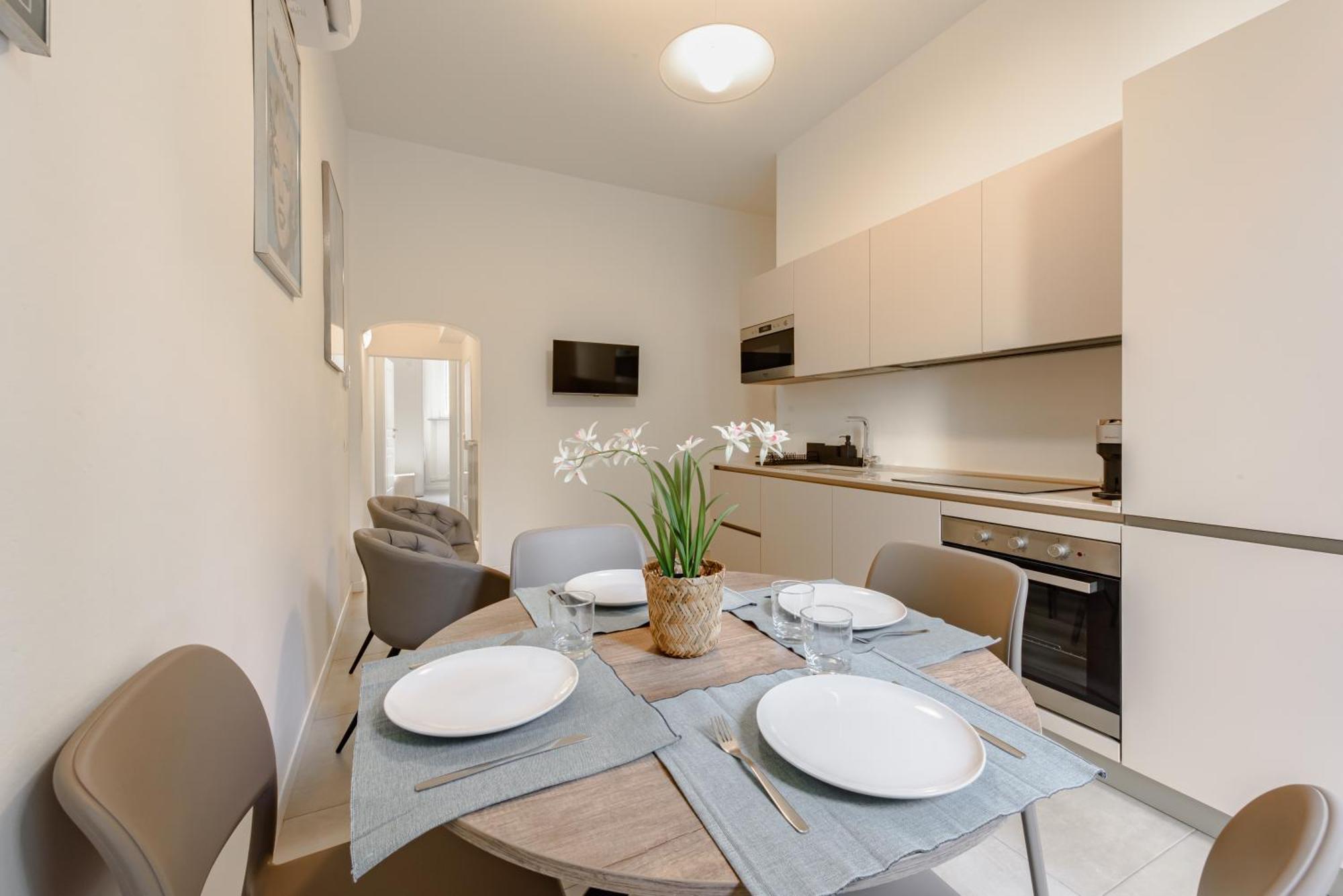 Napoleone - New Near Historic Center Apartment